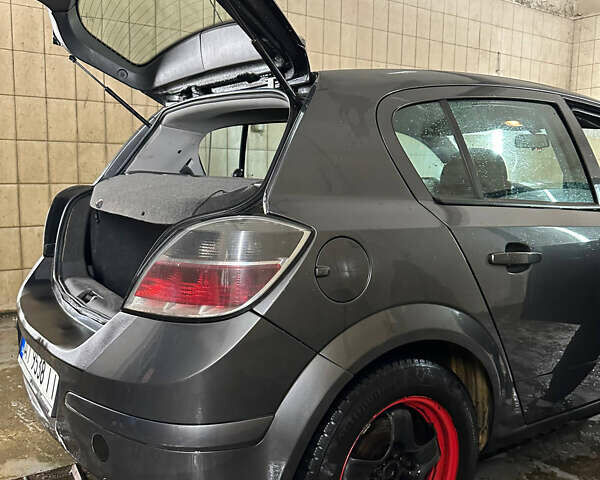 Опель Астра 2010 в Коломые на Automoto.ua Серый Опель Астра, объемом двигателя 1.25 л и пробегом 302 тыс. км за 4800 $, фото 1 на Automoto.ua