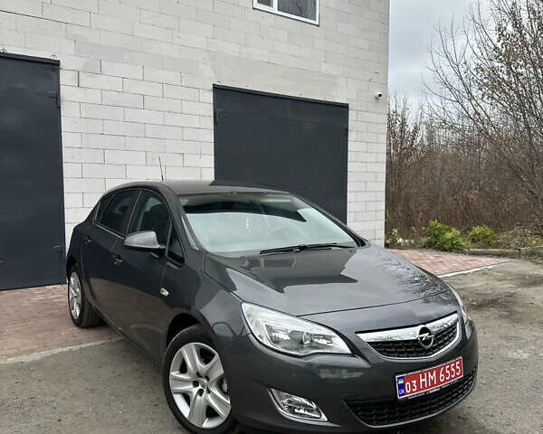 Серый Опель Астра, объемом двигателя 1.6 л и пробегом 172 тыс. км за 7499 $, фото 1 на Automoto.ua