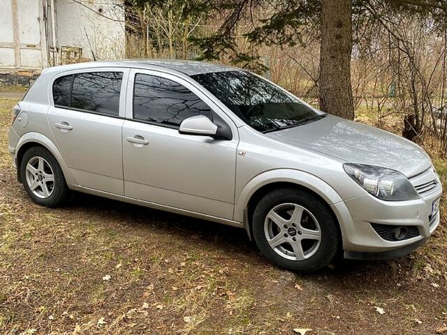 Сірий Опель Астра, об'ємом двигуна 1.6 л та пробігом 215 тис. км за 5000 $, фото 1 на Automoto.ua