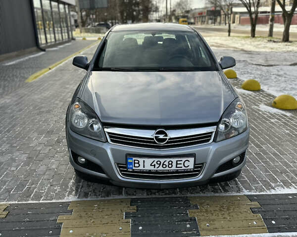 Серый Опель Астра, объемом двигателя 1.6 л и пробегом 30 тыс. км за 7999 $, фото 1 на Automoto.ua