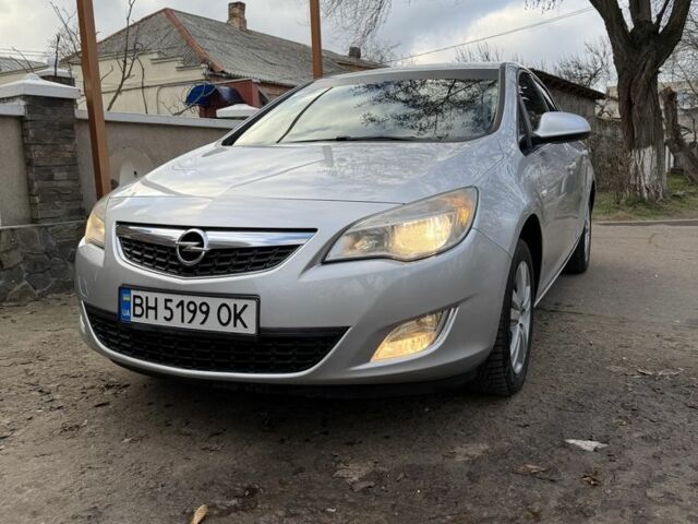 Сірий Опель Астра, об'ємом двигуна 1.2 л та пробігом 300 тис. км за 7200 $, фото 1 на Automoto.ua