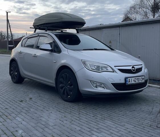 Серый Опель Астра, объемом двигателя 1.6 л и пробегом 290 тыс. км за 6000 $, фото 1 на Automoto.ua