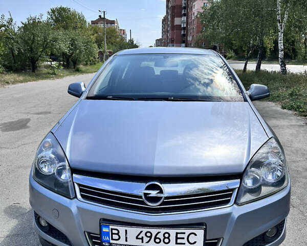 Серый Опель Астра, объемом двигателя 1.6 л и пробегом 30 тыс. км за 8900 $, фото 1 на Automoto.ua