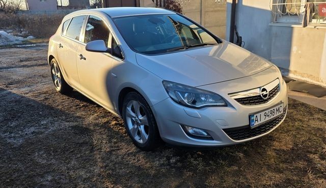 Серый Опель Астра, объемом двигателя 1.7 л и пробегом 252 тыс. км за 8000 $, фото 1 на Automoto.ua