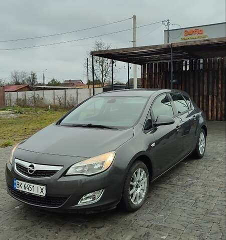 Сірий Опель Астра, об'ємом двигуна 1.6 л та пробігом 216 тис. км за 7399 $, фото 1 на Automoto.ua