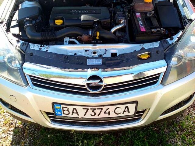 Серый Опель Астра, объемом двигателя 1.7 л и пробегом 200 тыс. км за 4000 $, фото 1 на Automoto.ua