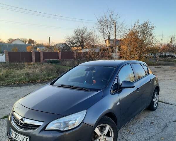 Серый Опель Астра, объемом двигателя 1.69 л и пробегом 342 тыс. км за 7800 $, фото 1 на Automoto.ua