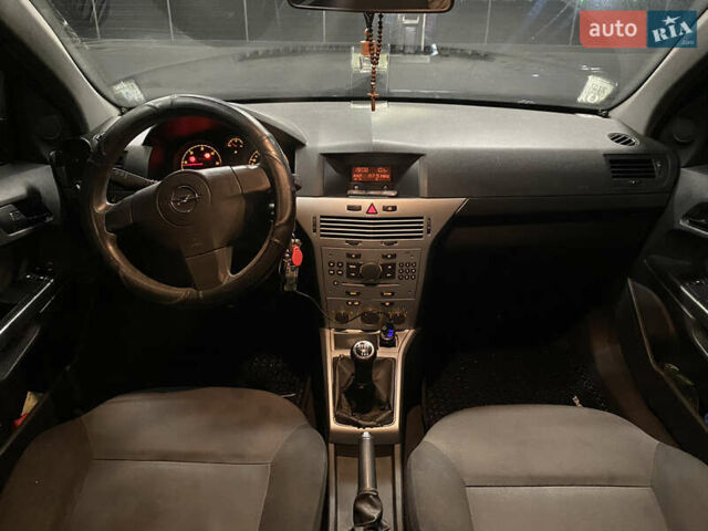 Опель Астра 2011 в Хусте на Automoto.ua Серый Опель Астра, объемом двигателя 1.7 л и пробегом 333 тыс. км за 5500 $, фото 1 на Automoto.ua