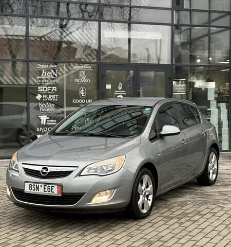 Серый Опель Астра, объемом двигателя 1.4 л и пробегом 259 тыс. км за 6400 $, фото 1 на Automoto.ua