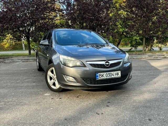 Сірий Опель Астра, об'ємом двигуна 1.7 л та пробігом 304 тис. км за 4999 $, фото 1 на Automoto.ua