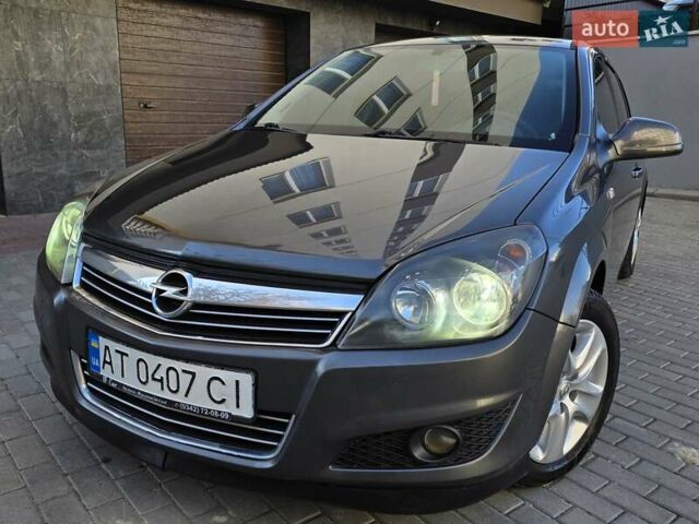 Опель Астра 2012 у Тернополі на Automoto.ua Сірий Опель Астра, об'ємом двигуна 1.6 л та пробігом 197 тис. км за 5399 $, фото 1 на Automoto.ua