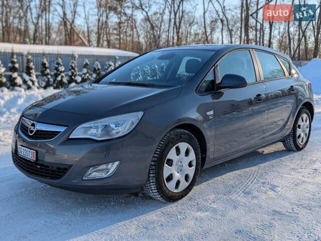 Серый Опель Астра, объемом двигателя 1.4 л и пробегом 174 тыс. км за 8350 $, фото 1 на Automoto.ua