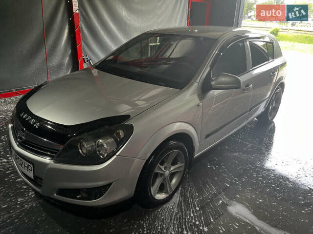 Опель Астра 2012 у Харкові на Automoto.ua Сірий Опель Астра, об'ємом двигуна 1.6 л та пробігом 202 тис. км за 6500 $, фото 1 на Automoto.ua
