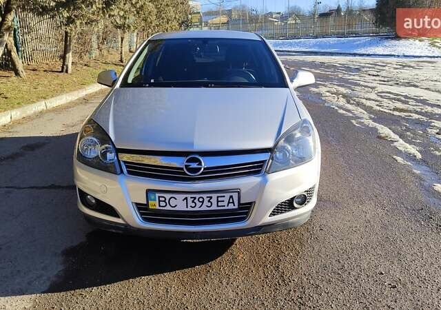 Серый Опель Астра, объемом двигателя 1.6 л и пробегом 107 тыс. км за 7800 $, фото 1 на Automoto.ua