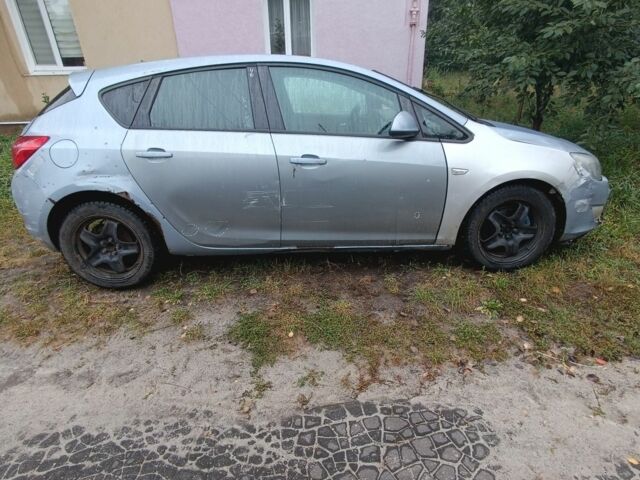 Опель Астра 2015 у Сумах на Automoto.ua Сірий Опель Астра, об'ємом двигуна 0 л та пробігом 180 тис. км за 955 $, фото 1 на Automoto.ua