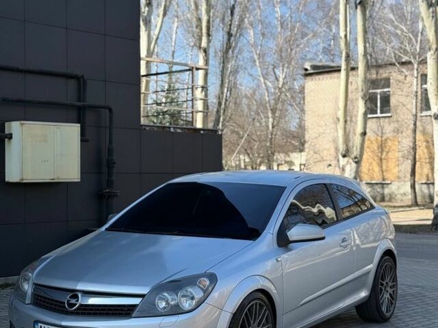 Серый Опель Астра, объемом двигателя 1.6 л и пробегом 260 тыс. км за 4175 $, фото 1 на Automoto.ua