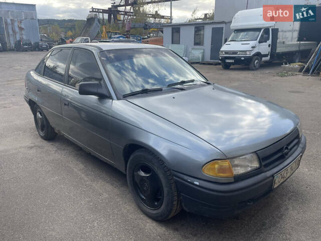 Сірий Опель Астра, об'ємом двигуна 1.8 л та пробігом 558 тис. км за 800 $, фото 1 на Automoto.ua