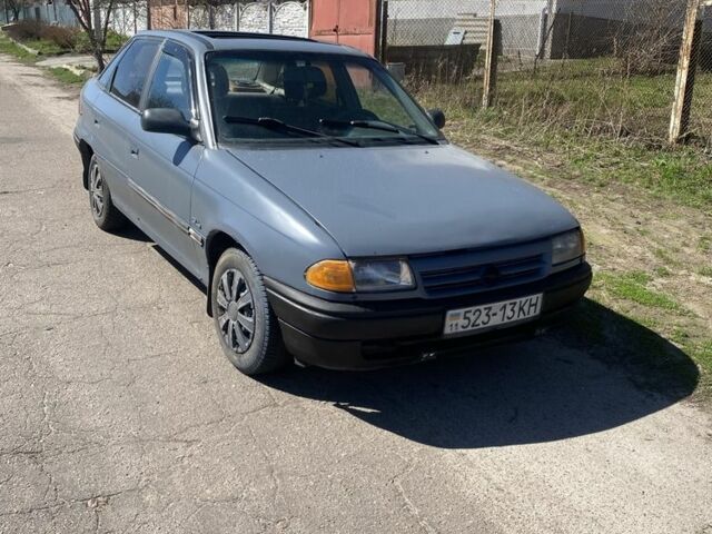 Сірий Опель Астра, об'ємом двигуна 1.8 л та пробігом 150 тис. км за 1058 $, фото 1 на Automoto.ua