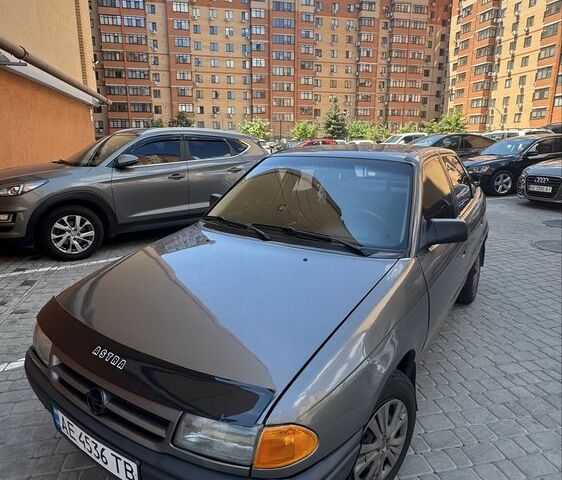 Сірий Опель Астра, об'ємом двигуна 1.7 л та пробігом 335 тис. км за 2256 $, фото 1 на Automoto.ua