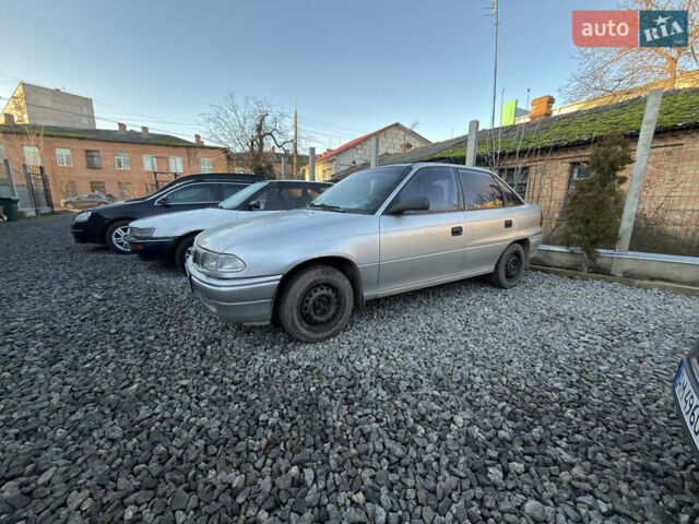 Серый Опель Астра, объемом двигателя 1.4 л и пробегом 300 тыс. км за 1299 $, фото 1 на Automoto.ua