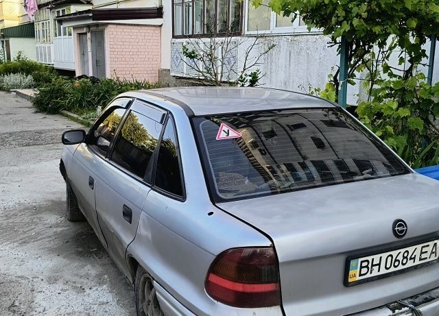 Сірий Опель Астра, об'ємом двигуна 1.6 л та пробігом 40 тис. км за 1009 $, фото 1 на Automoto.ua