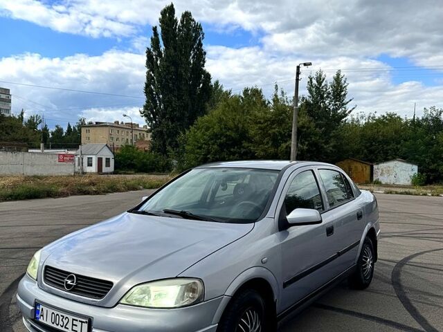 Серый Опель Астра, объемом двигателя 1.4 л и пробегом 200 тыс. км за 2399 $, фото 1 на Automoto.ua