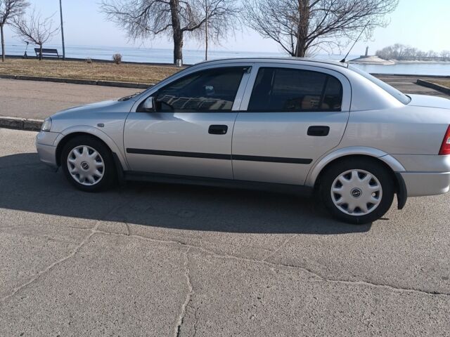 Серый Опель Астра, объемом двигателя 1.4 л и пробегом 226 тыс. км за 3600 $, фото 1 на Automoto.ua