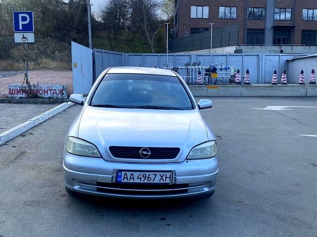 Серый Опель Астра, объемом двигателя 1.6 л и пробегом 374 тыс. км за 3200 $, фото 1 на Automoto.ua