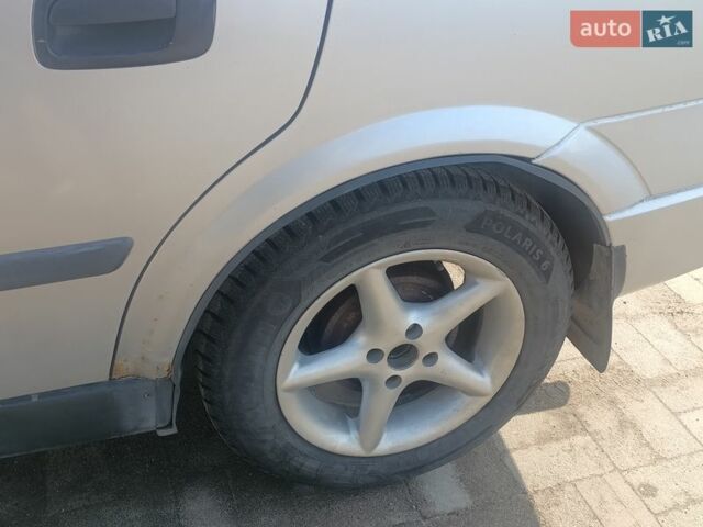 Серый Опель Астра, объемом двигателя 1.6 л и пробегом 250 тыс. км за 2400 $, фото 1 на Automoto.ua