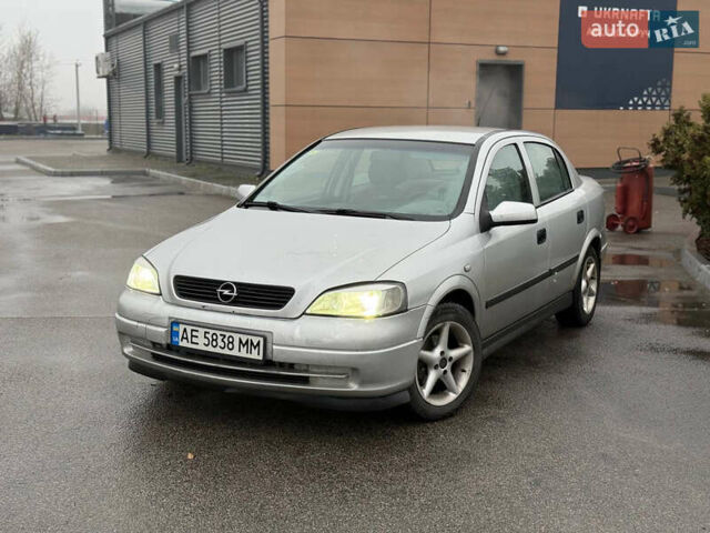Серый Опель Астра, объемом двигателя 1.4 л и пробегом 300 тыс. км за 2600 $, фото 1 на Automoto.ua