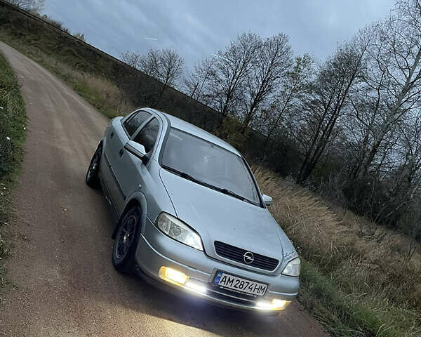 Серый Опель Астра, объемом двигателя 1.6 л и пробегом 300 тыс. км за 2600 $, фото 1 на Automoto.ua