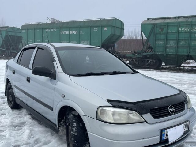 Серый Опель Астра, объемом двигателя 1.4 л и пробегом 320 тыс. км за 2999 $, фото 1 на Automoto.ua