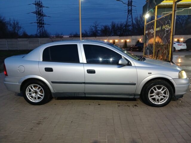 Серый Опель Астра, объемом двигателя 1.6 л и пробегом 200 тыс. км за 3850 $, фото 1 на Automoto.ua