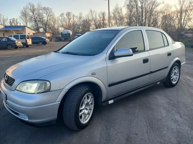 Серый Опель Астра, объемом двигателя 1.6 л и пробегом 320 тыс. км за 3599 $, фото 1 на Automoto.ua