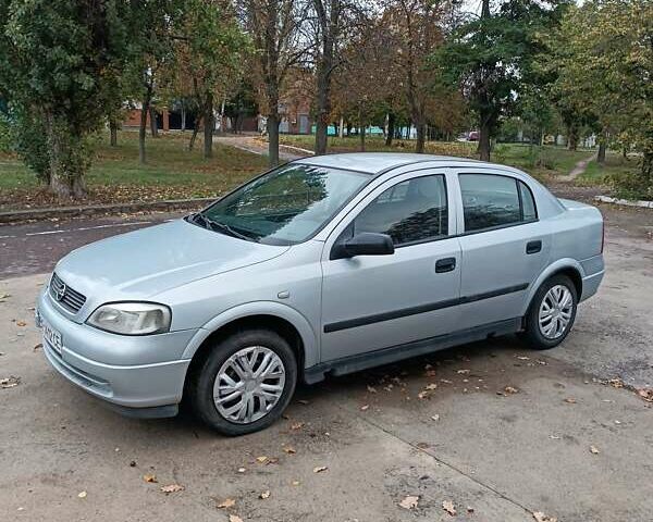 Серый Опель Астра, объемом двигателя 1.4 л и пробегом 240 тыс. км за 2200 $, фото 1 на Automoto.ua