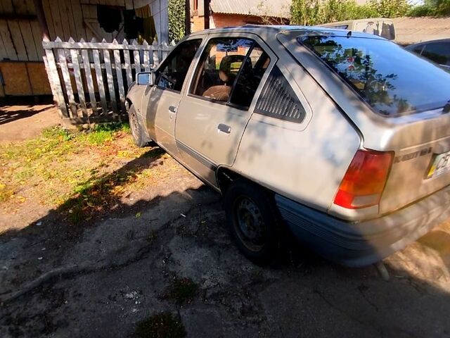 Сірий Опель Астра, об'ємом двигуна 1.4 л та пробігом 300 тис. км за 3100 $, фото 1 на Automoto.ua
