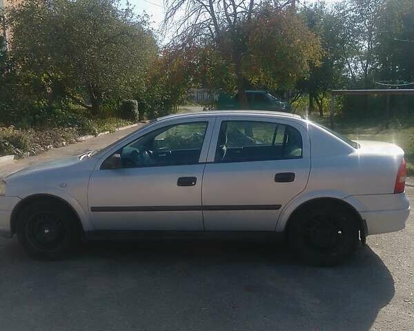 Серый Опель Астра, объемом двигателя 1.4 л и пробегом 374 тыс. км за 3500 $, фото 1 на Automoto.ua