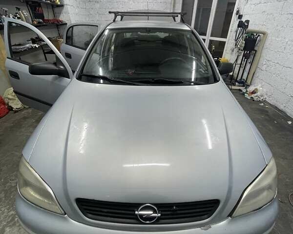 Серый Опель Астра, объемом двигателя 1.6 л и пробегом 218 тыс. км за 2100 $, фото 1 на Automoto.ua