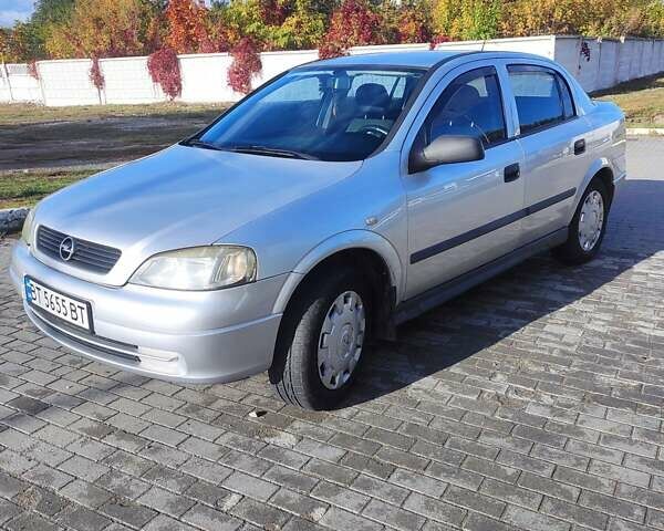 Серый Опель Астра, объемом двигателя 1.39 л и пробегом 242 тыс. км за 3800 $, фото 1 на Automoto.ua