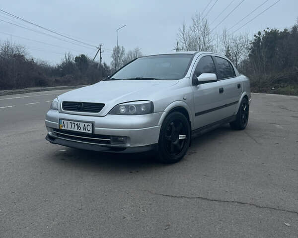 Серый Опель Астра, объемом двигателя 1.4 л и пробегом 300 тыс. км за 5000 $, фото 1 на Automoto.ua