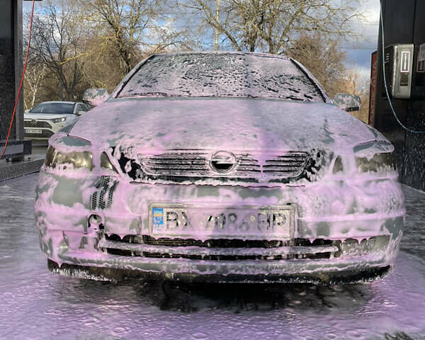 Серый Опель Астра, объемом двигателя 1.6 л и пробегом 290 тыс. км за 2400 $, фото 1 на Automoto.ua