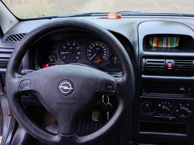 Серый Опель Астра, объемом двигателя 1.4 л и пробегом 210 тыс. км за 3200 $, фото 1 на Automoto.ua