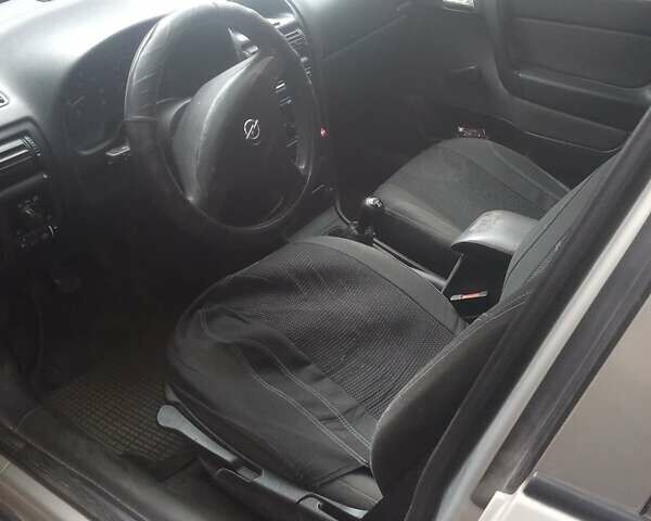 Серый Опель Астра, объемом двигателя 1.4 л и пробегом 185 тыс. км за 3500 $, фото 1 на Automoto.ua