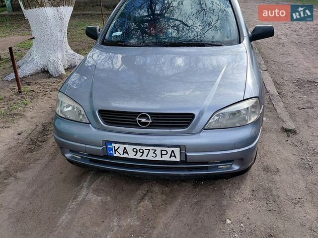 Серый Опель Астра, объемом двигателя 1.4 л и пробегом 250 тыс. км за 3000 $, фото 1 на Automoto.ua