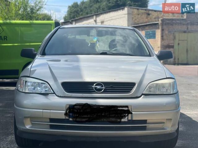 Серый Опель Астра, объемом двигателя 1.4 л и пробегом 172 тыс. км за 3500 $, фото 1 на Automoto.ua