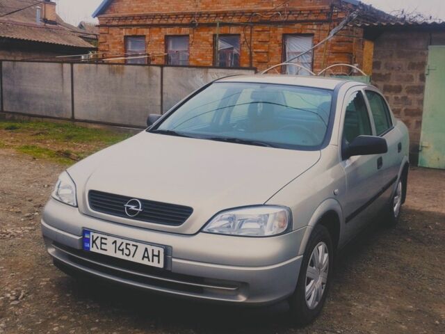 Серый Опель Астра, объемом двигателя 1.4 л и пробегом 230 тыс. км за 3500 $, фото 1 на Automoto.ua