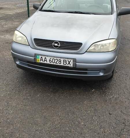Серый Опель Астра, объемом двигателя 1.4 л и пробегом 220 тыс. км за 4000 $, фото 1 на Automoto.ua