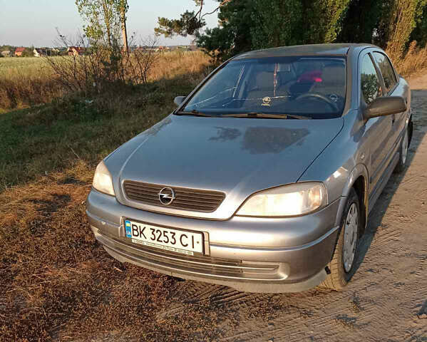 Серый Опель Астра, объемом двигателя 1.4 л и пробегом 190 тыс. км за 3700 $, фото 1 на Automoto.ua