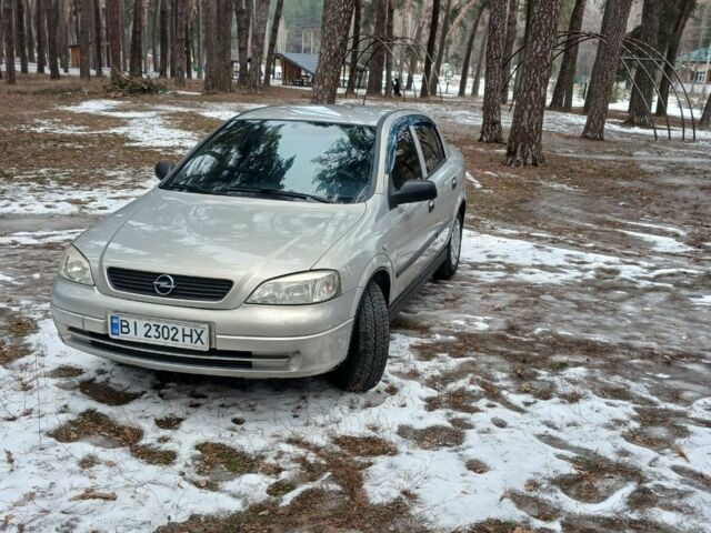 Серый Опель Астра, объемом двигателя 1.4 л и пробегом 300 тыс. км за 3800 $, фото 1 на Automoto.ua