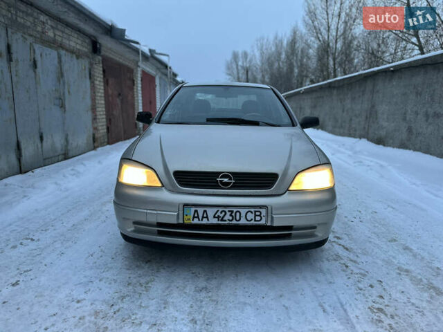 Серый Опель Астра, объемом двигателя 1.4 л и пробегом 347 тыс. км за 2750 $, фото 1 на Automoto.ua